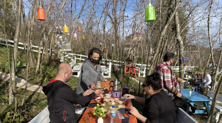 Fındık Bahçesini Kafeye Dönüştürerek Hayalini Gerçekleştirdi