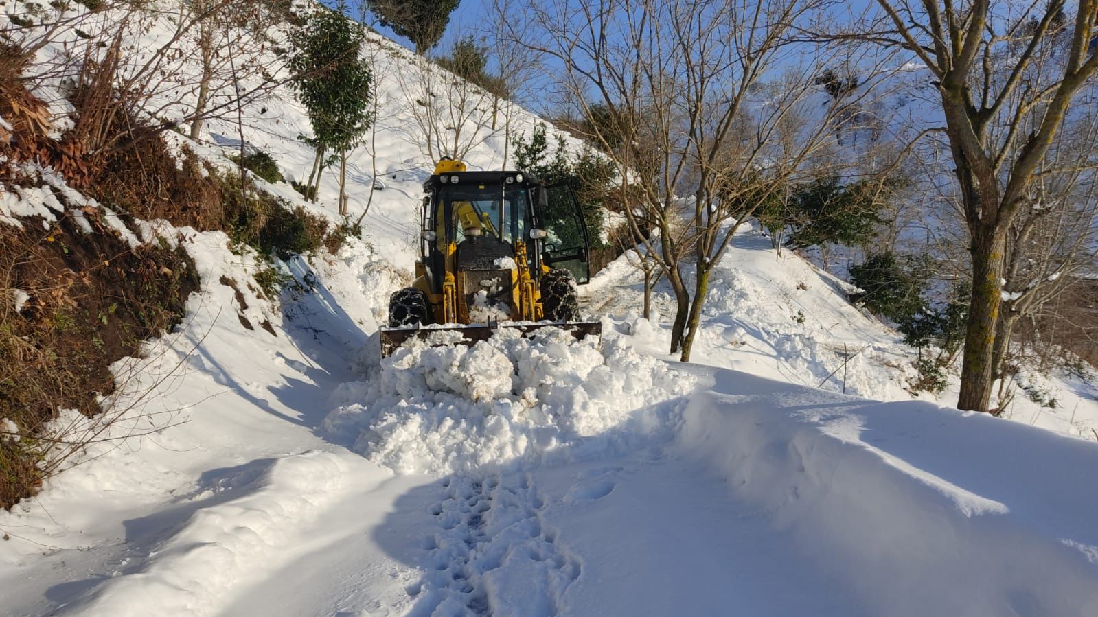 Giresun’da Kar Nedeniyle Kapalı Köy Yolları Ulaşıma Açıldı