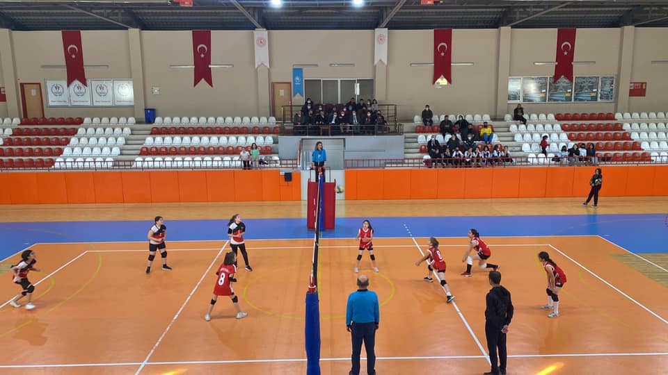 Yıldız Kız Voleybol Müsabakaları Tamamlandı