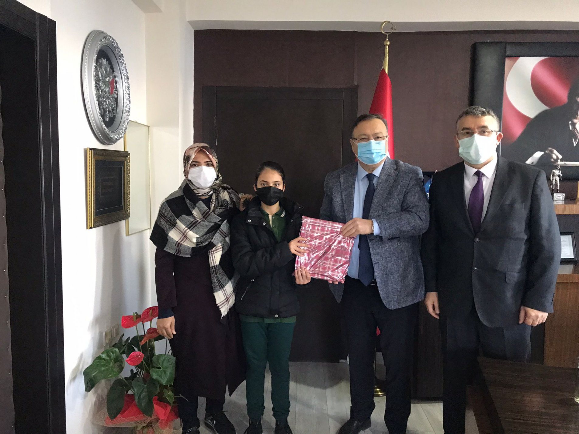 Müdür Tosunoğlu, Resim Yarışması İl Birincisi Öğrenciyi Kabul Etti