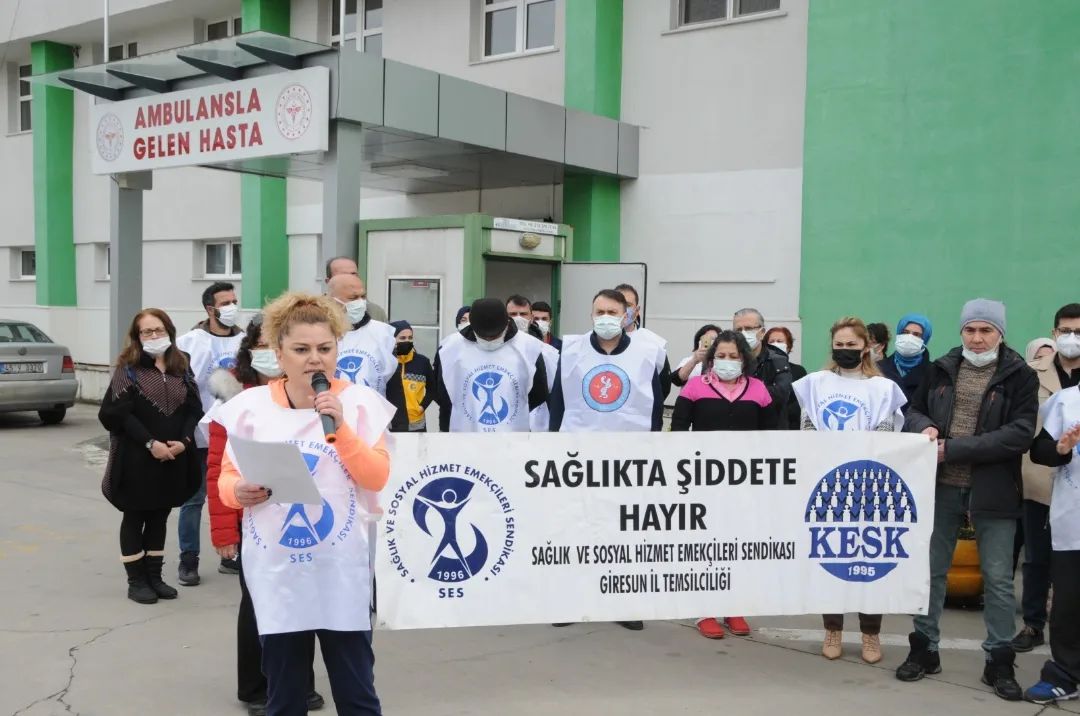 “BİZ SAĞLIK EMEKÇİLERİ YAŞAMAK VE YAŞATMAK İSTİYORUZ”