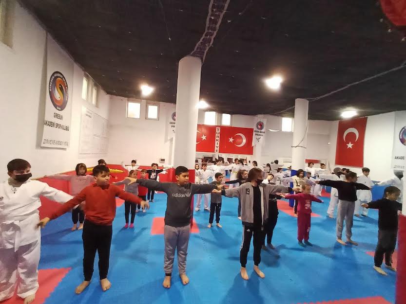 Türkiye Gençlik Vakfı (TÜGVA) Bulancak İlçe Temsilciliği Spor Kulübü öğrencileri Karate branşında kuşak sınavına girdi 