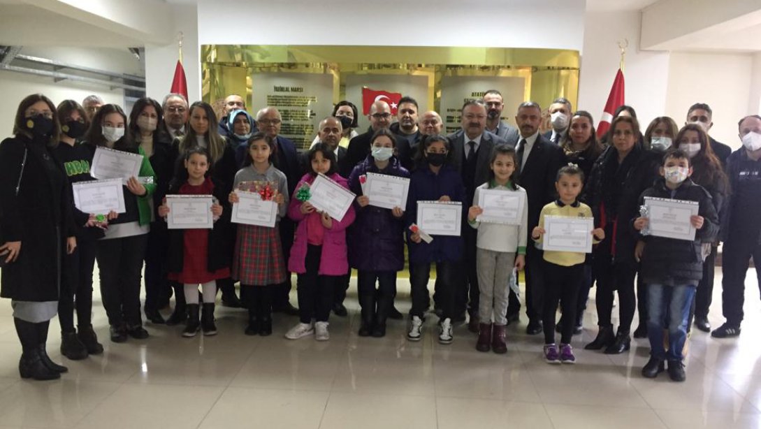 Müdür Tosunoğlu, Yarışmalarda Dereceye Giren Öğrencilere Ödüllerini Verdi