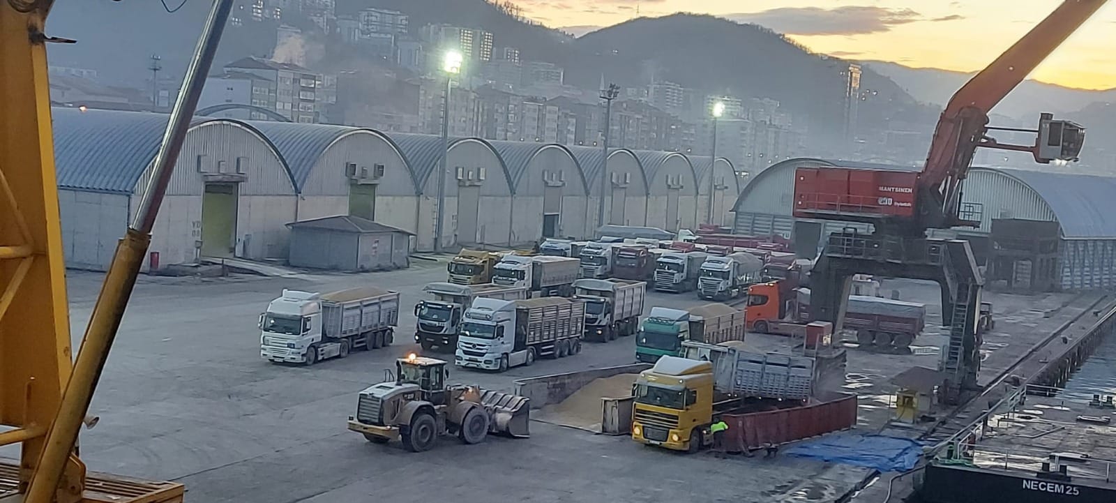 Başkan Bekdemir; “Giresun’da 200 Tane Araç Sahibi, Şoför Aileleri ve Liman Personeli Mağdur Edilmiştir”