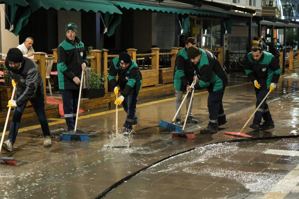 Giresun’da Cadde ve Sokaklar Köpüklü Suyla Yıkandı