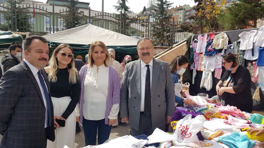 Müdür Tosunoğlu, Namık Kemal İlkokulunun Düzenlediği Kermesi Ziyaret Etti