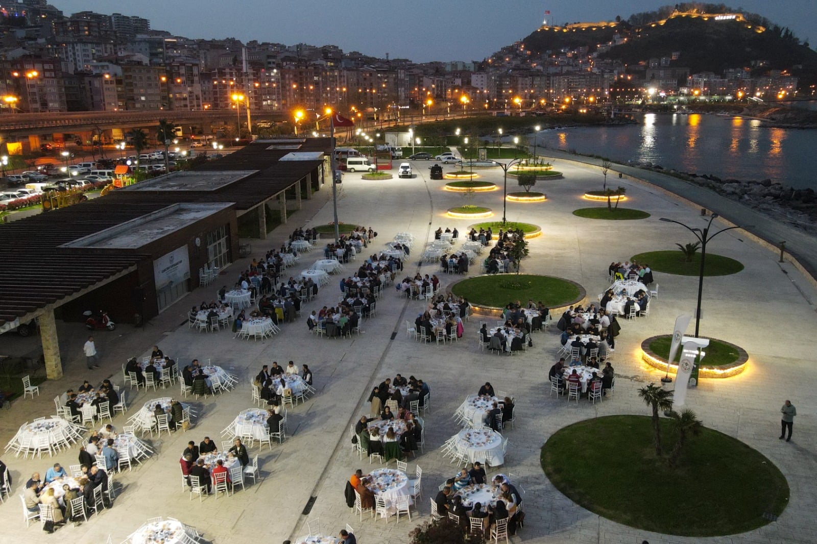 Başkan Şenlikoğlu, Belediye Personeli İle İftar Yemeğinde Bir Araya Geldi