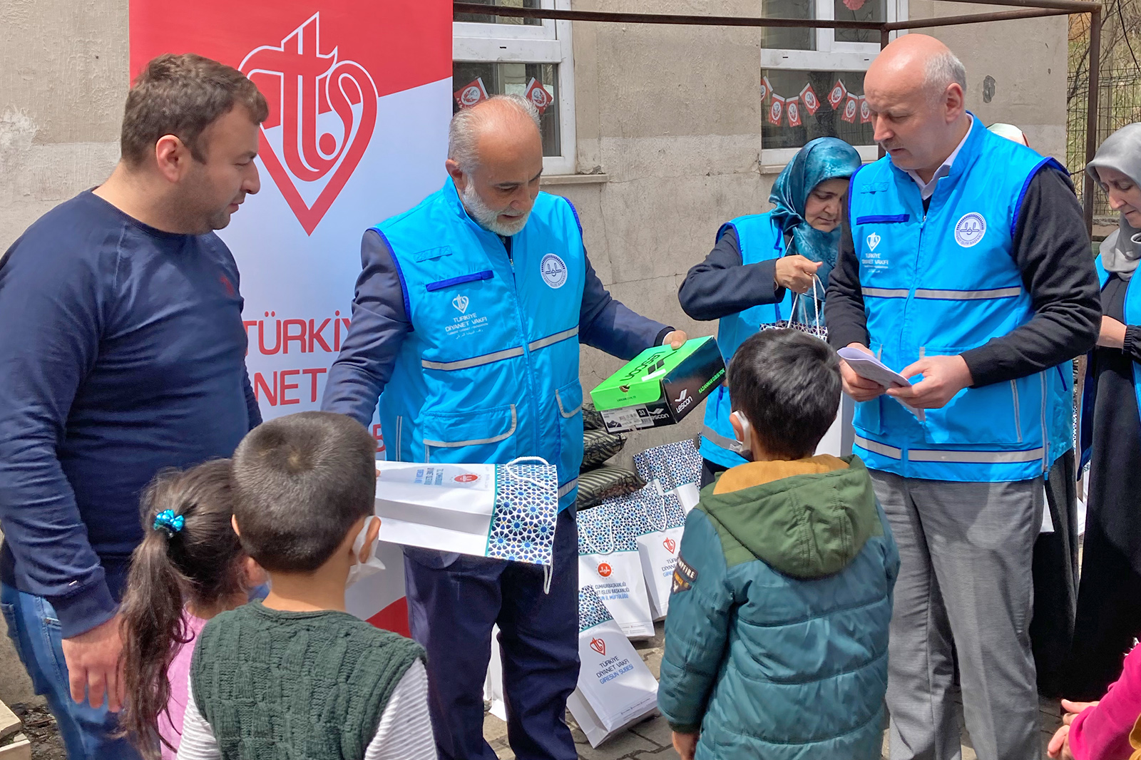 Giresun’da Yetimler Bayram Sevincini Erken Yaşadı  