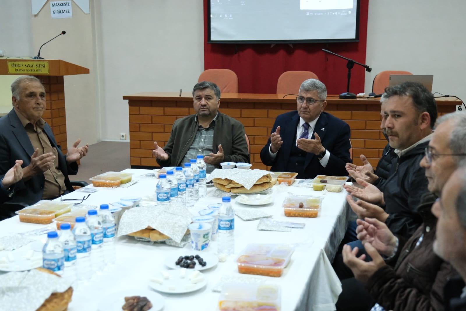 Başkan Şenlikoğlu Sanayi Esnafıyla İftarda Buluştu