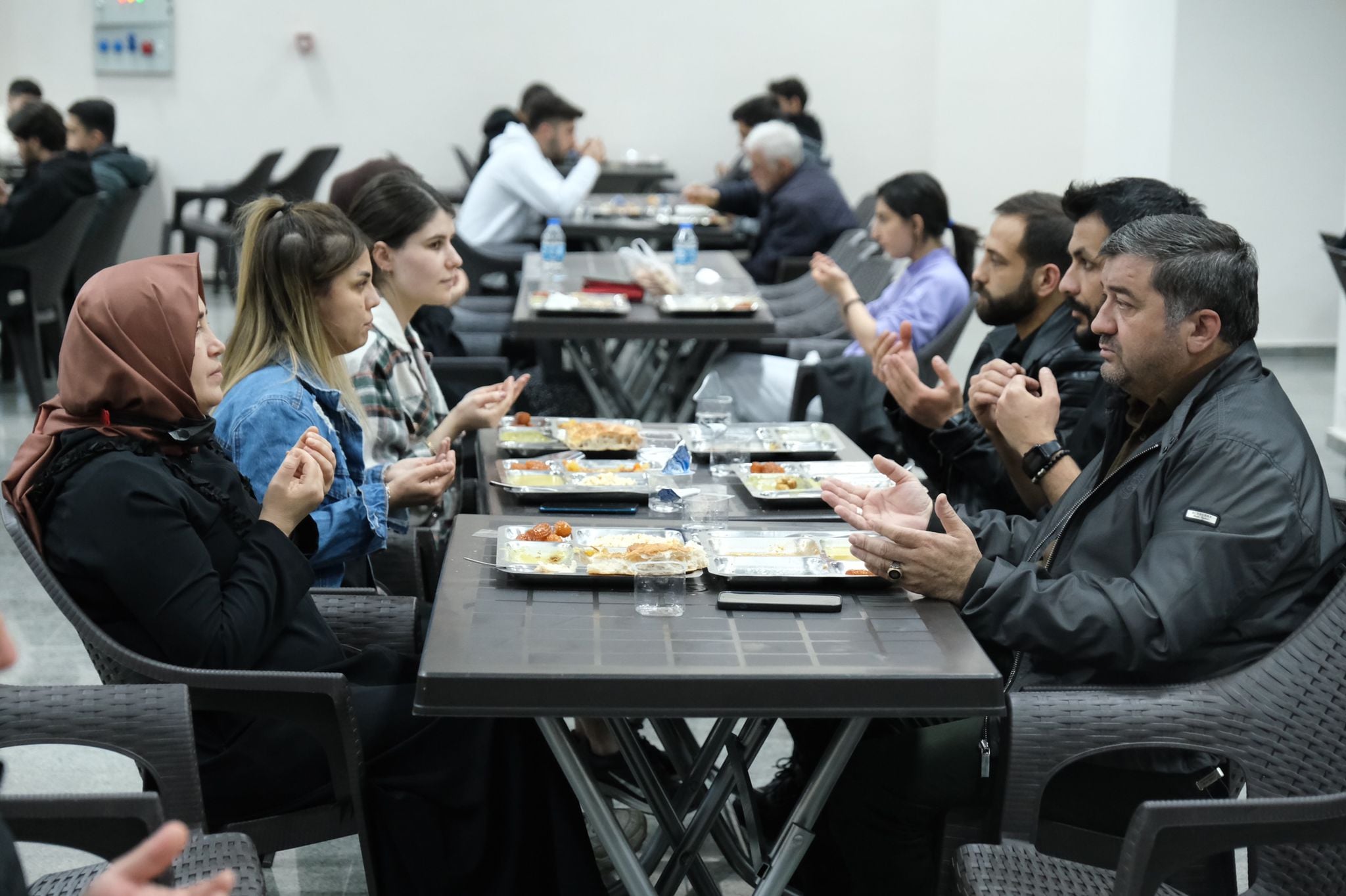 Başkan Şenlikoğlu Ramazan’ın İlk Günü Vatandaşlarla Birlikte Orucunu Açtı