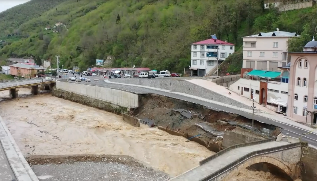 Dereli-Şebinkarahisar Kara Yolu Kontrollü Olarak Ulaşıma Açıldı