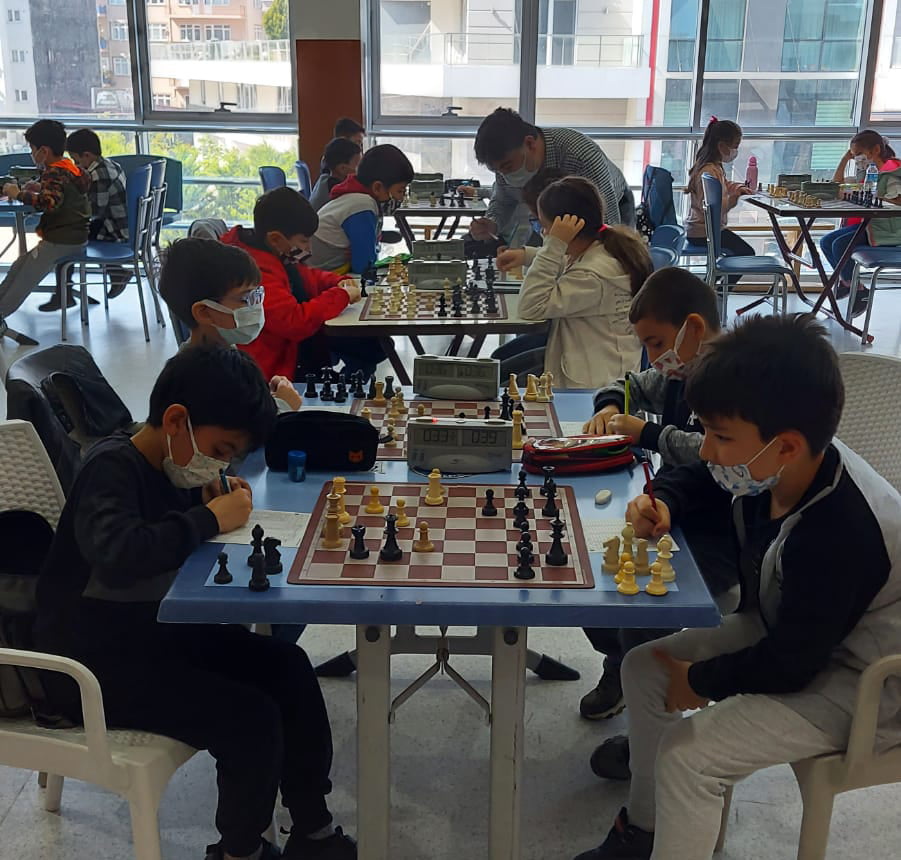 23 Nisan Ulusal Egemenlik ve Çocuk Bayramı Satranç Turnuvası Organize Edildi