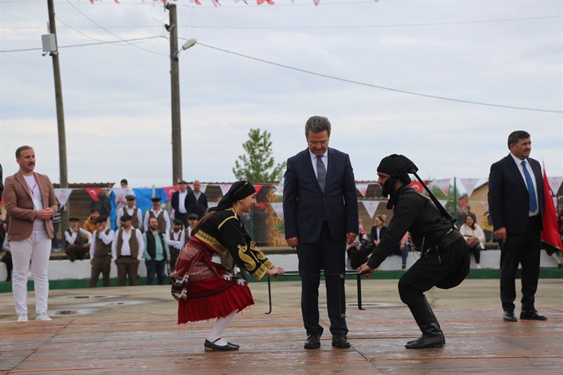 Vali Enver Ünlü, Uluslararası Karadeniz Giresun Aksu Festivaline Katıldı