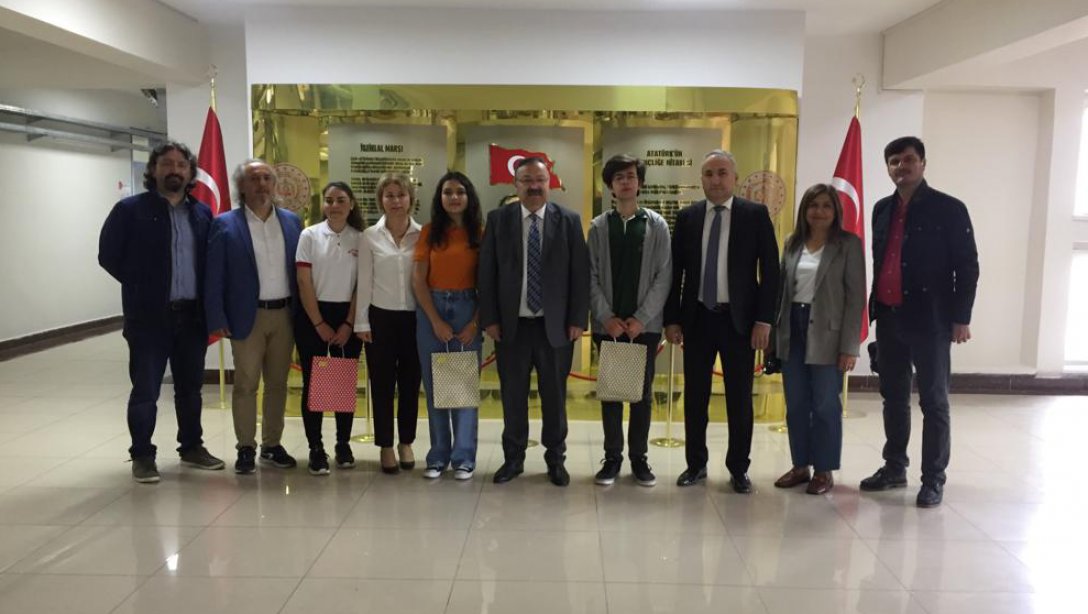 Müdür Tosunoğlu, Liseler Arası 9. Kitap Okuma Yarışmasında Dereceye Giren Öğrencileri Kabul Etti