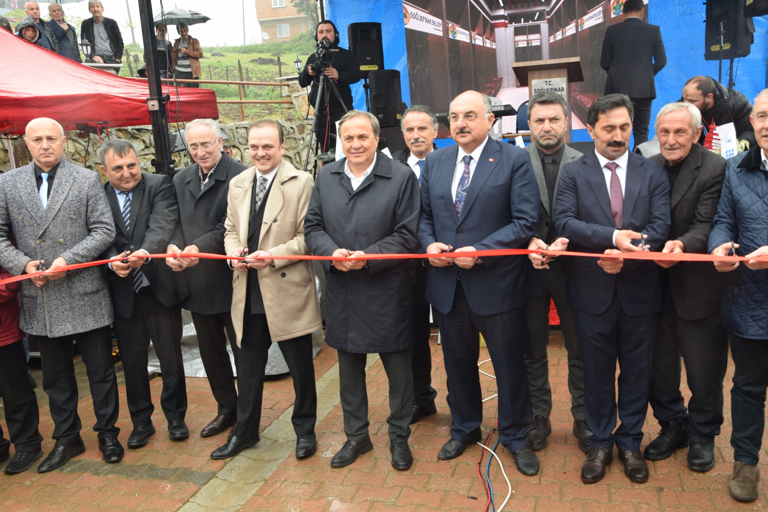 Soğukpınar Belde Belediyesi’nin Yeni Binası İle Halı Saha Hizmete Açıldı