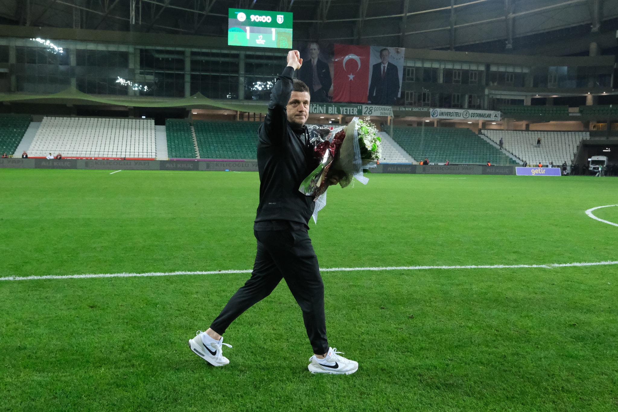 Keleş: “Bu Kadar Eksiğe Rağmen Oyuncularım İnanılmaz Mücadele Etti, Kendilerine Teşekkür Ediyorum.”