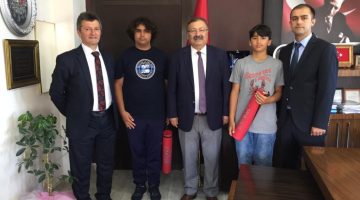 Müdür Tosunoğlu, Türkiye 1.’si Bulancak Atatürk Ortaokulu Robot Takımını Kabul Etti