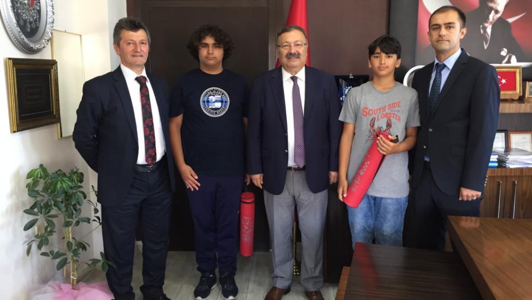 Müdür Tosunoğlu, Türkiye 1.’si Bulancak Atatürk Ortaokulu Robot Takımını Kabul Etti
