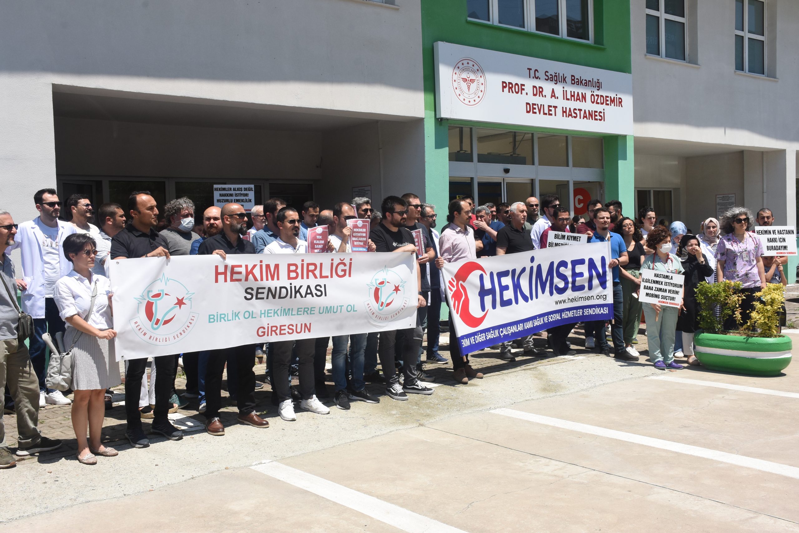 Giresun’da hekimler iş bırakma eylemi yaptı