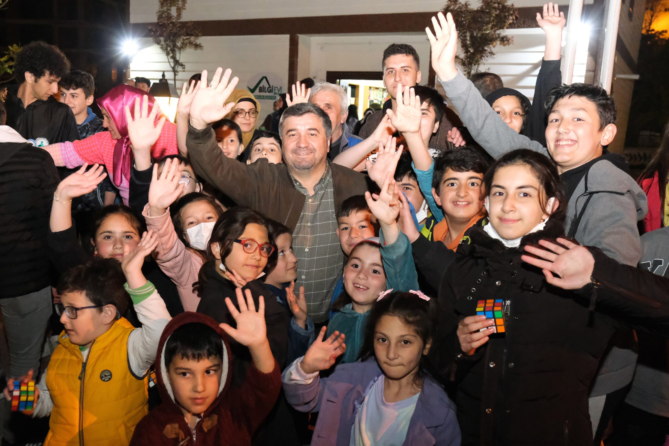 Başkan Şenlikoğlu’ndan Öğrencilere Tatil ve Başarı Mesajı