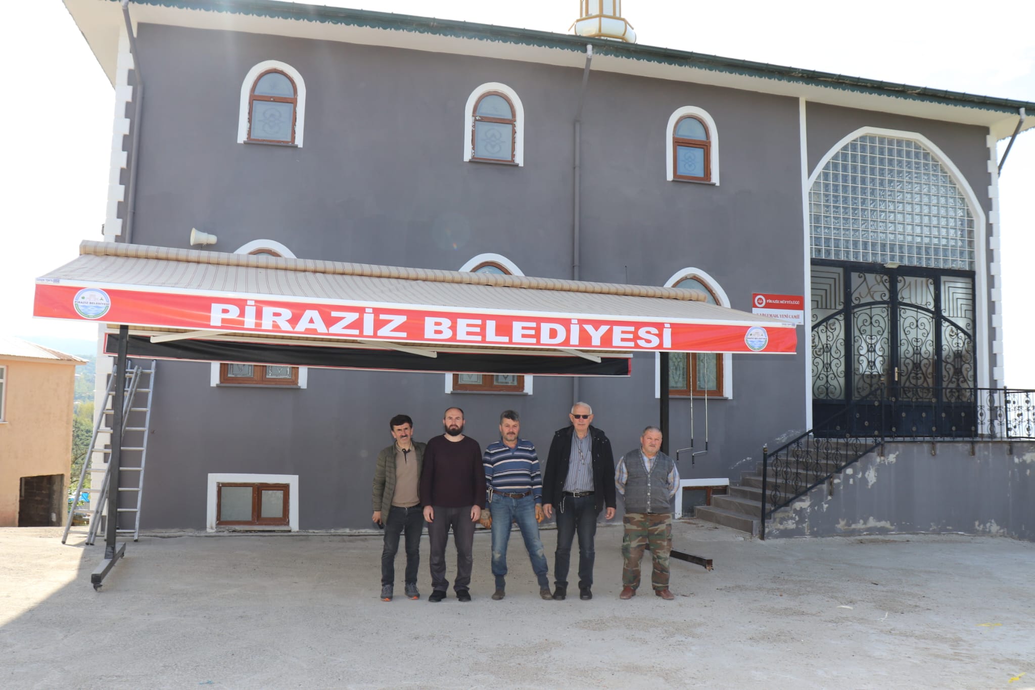 Piraziz Belediyesi’nden Camilere Çok Amaçlı Tente