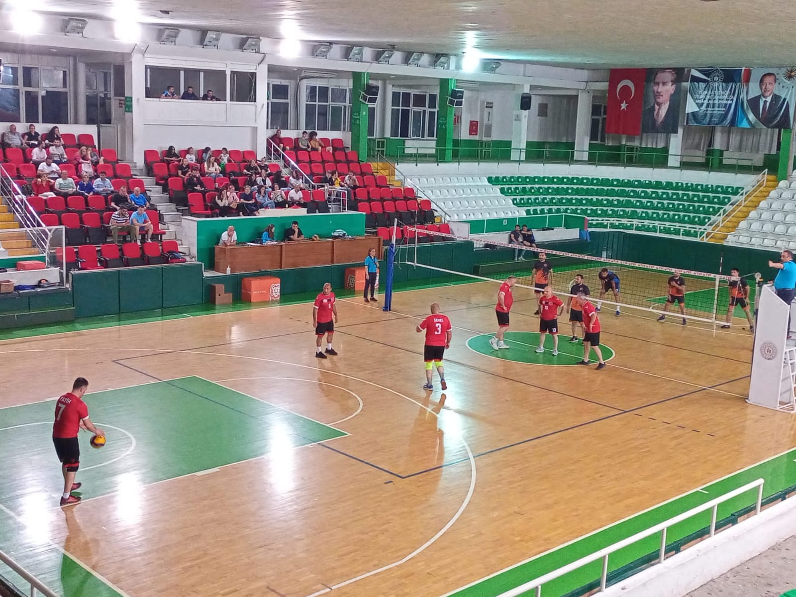 Kamu Kurum ve Kuruluşlar arası Voleybol Turnuvasında Yarı Final Heyecanı