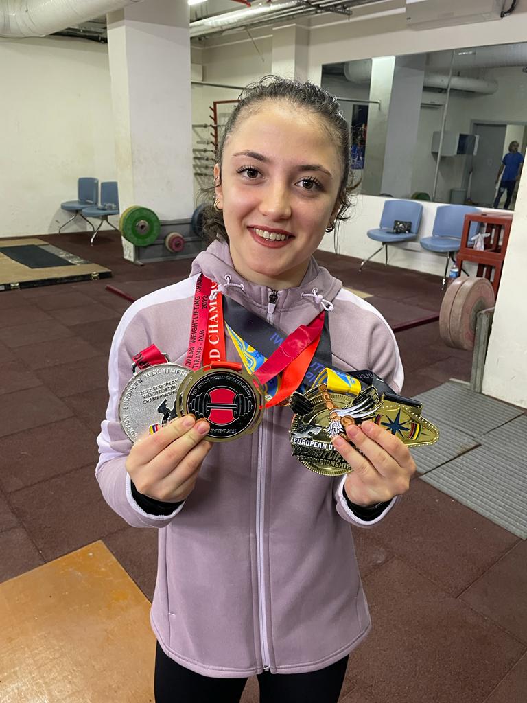 Milli Halterci Cansu Bektaş, Yeni Başarılar İçin Çalışmalarını Sürdürüyor