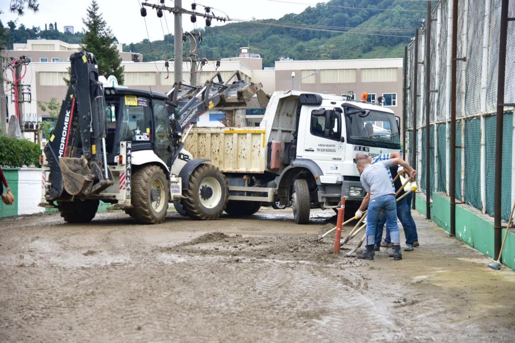 Yoğun Yağışta Giresun Belediyesi Ekiplerinden Anında Müdahale