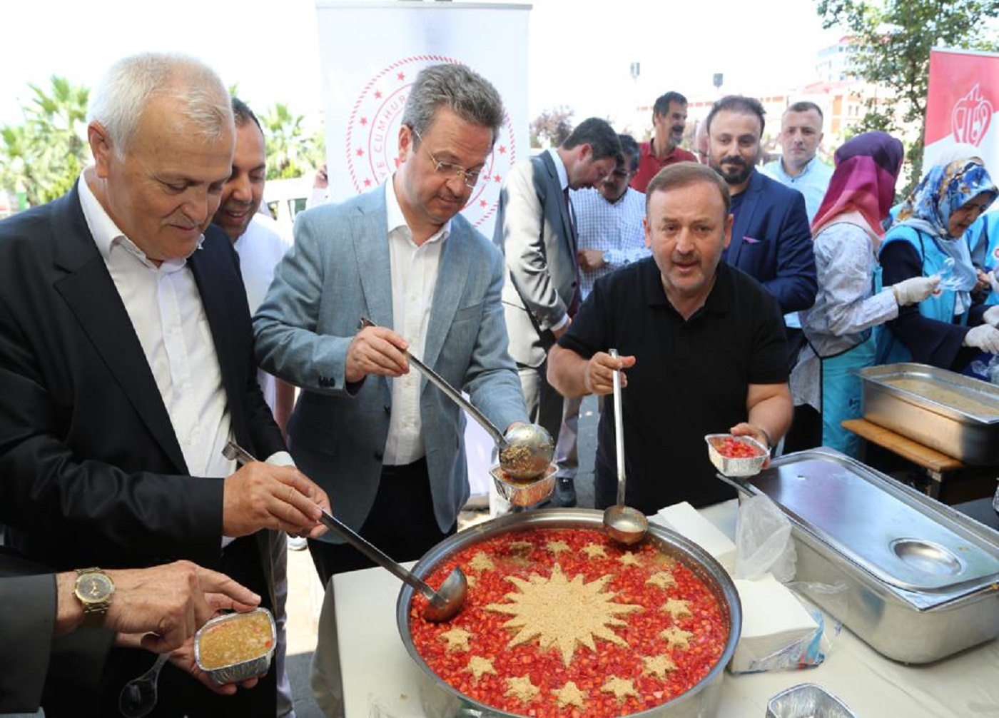 Vali Ünlü, Aşure Günü Etkinliğine Katıldı