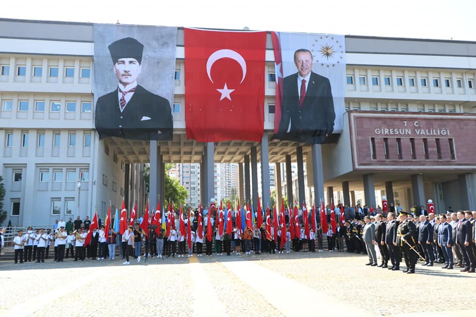 30 Ağustos Zafer Bayramı Çelenklerin Sunulmasıyla Başladı