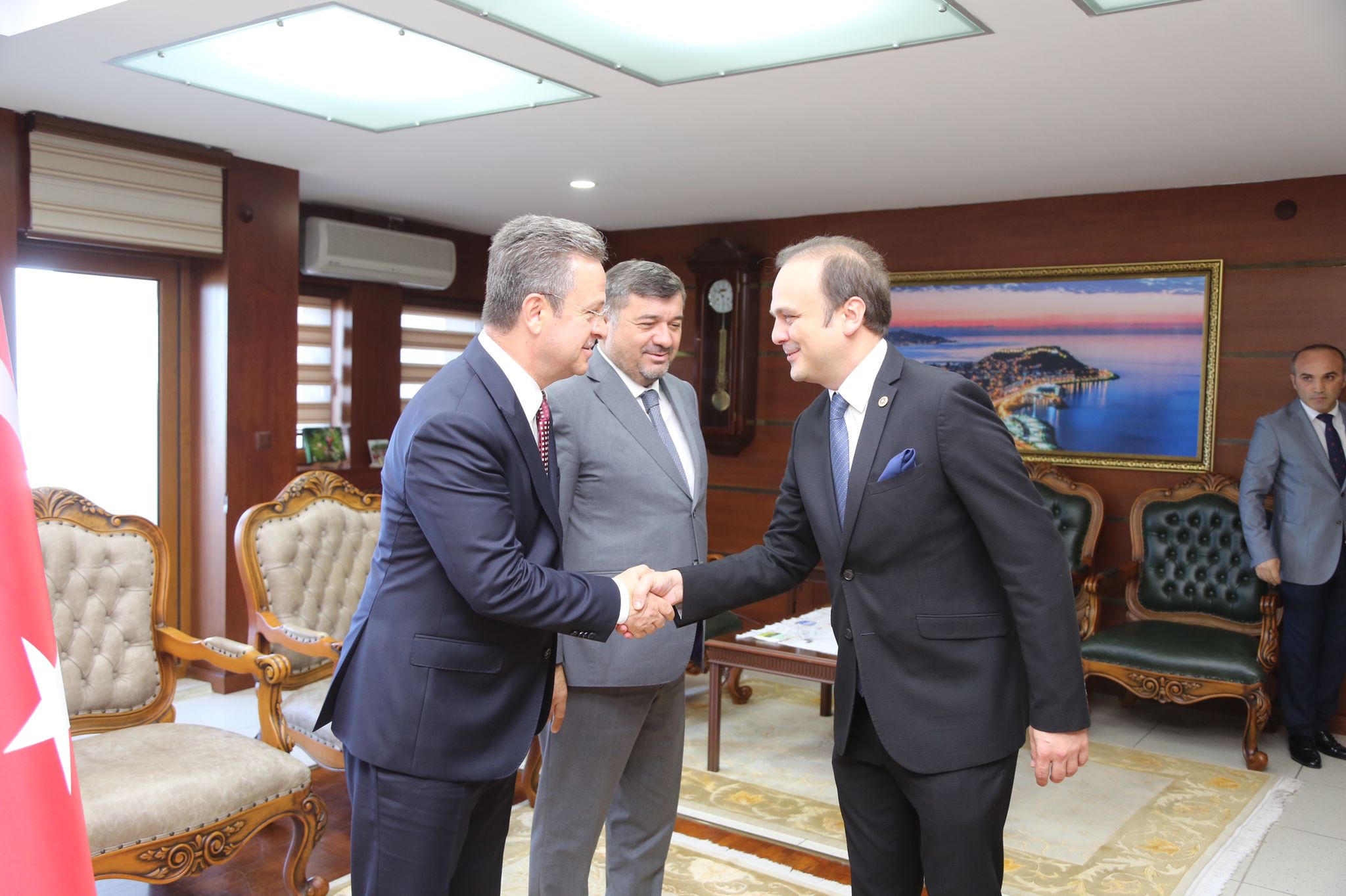 Vali Ünlü Tebrikleri Kabul Etti