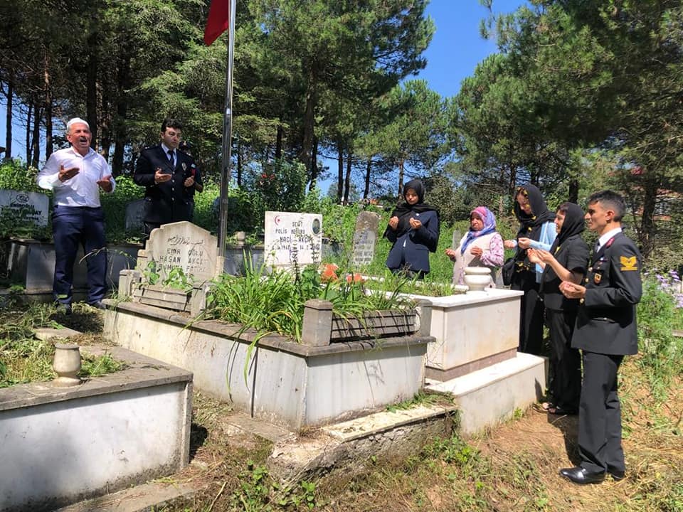 Kaymakam Yerlikaya Şehit Kabrini Ziyaret Etti