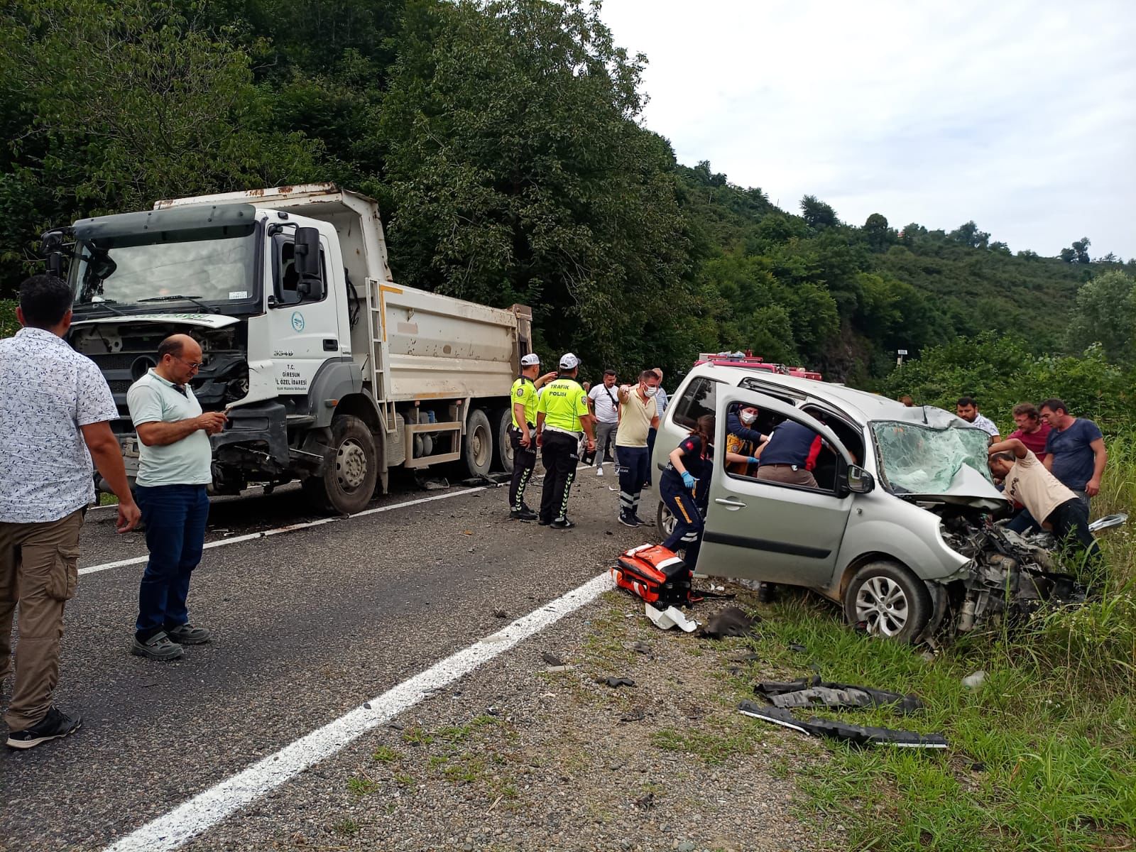 Giresun’da kamyon ile hafif ticari aracın çarpıştığı kazada 1 kişi öldü
