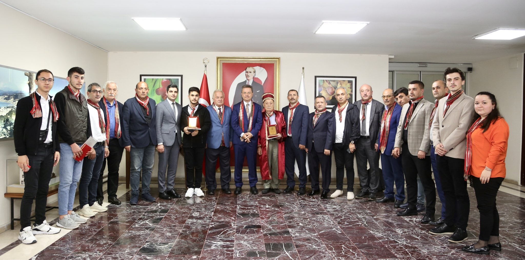 Vali Ünlü, 35.Ahilik Haftası Etkinlikleri Kapsamında Esnafları Kabul Etti