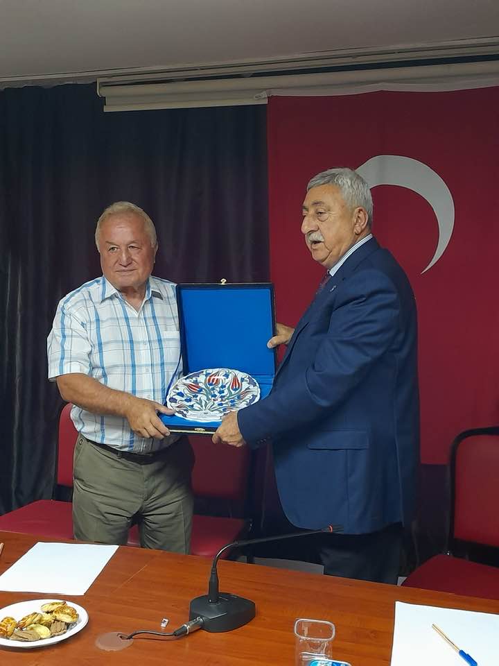 Başkan Ali Kara’dan, Bendevi Palandöken’e Teşekkür Plaketi