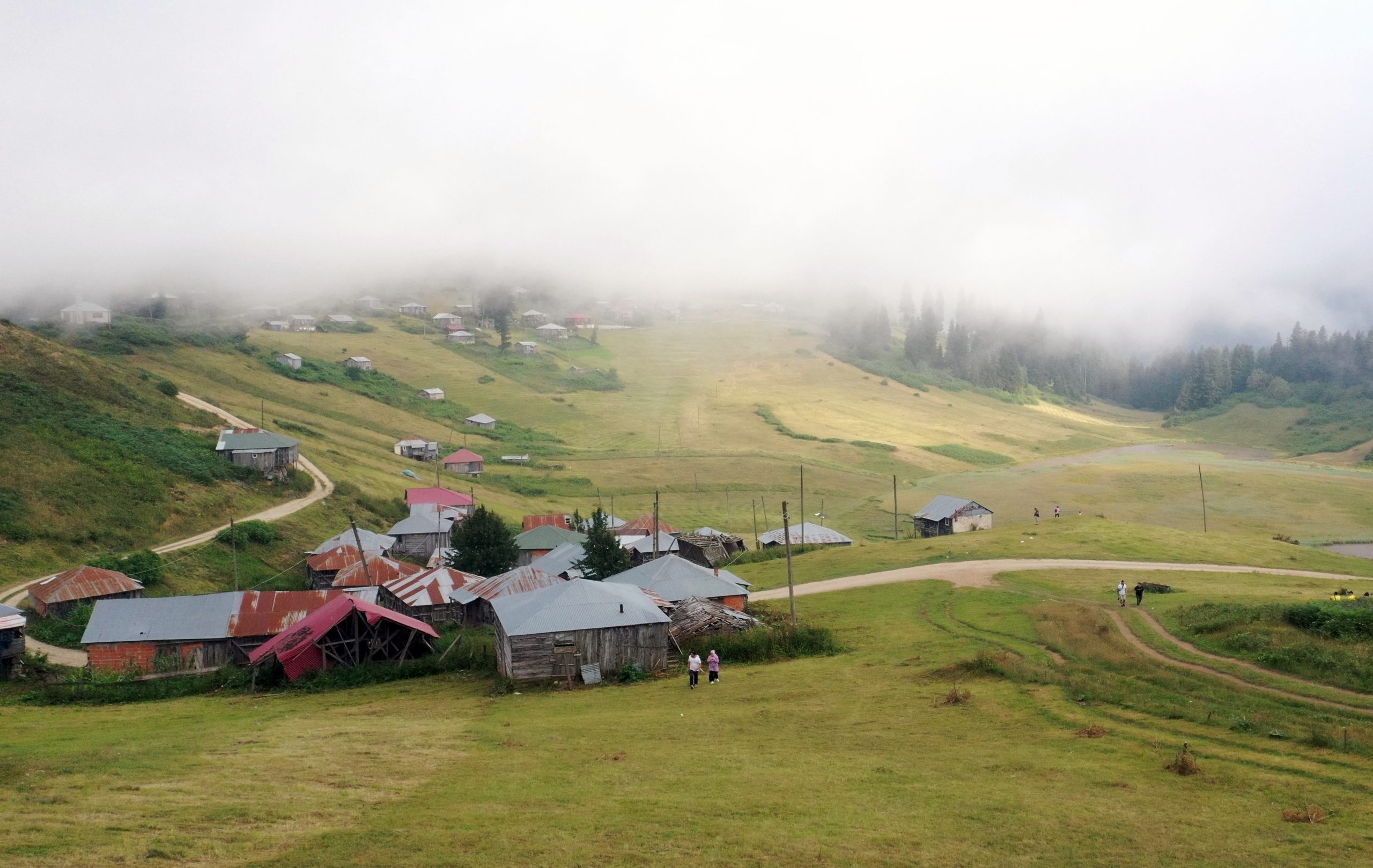 Gölyanı Yaylası’nın otantik ahşap yayla evleri ziyaretçilerine yöresel mimariyi yaşatıyor
