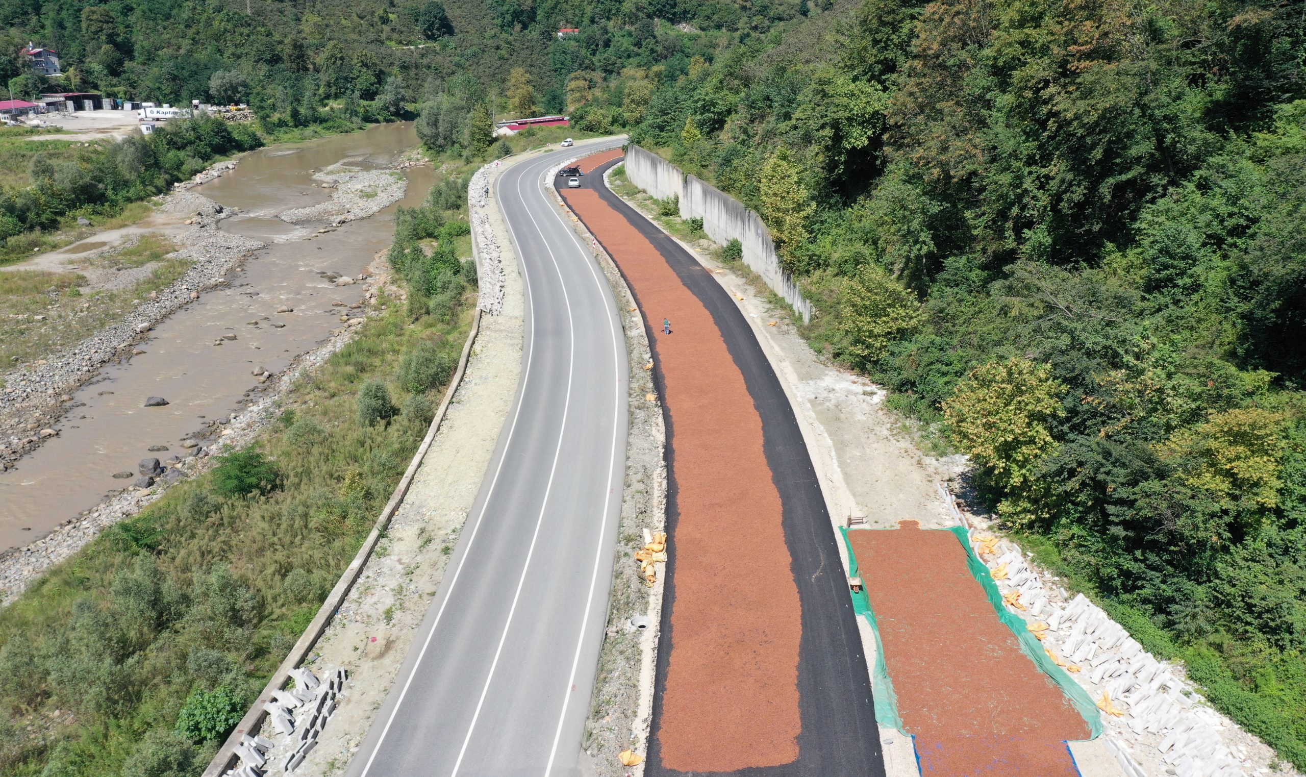 Giresun’da Yeni Yapılan Kara Yolu Fındık Harmanı Oldu