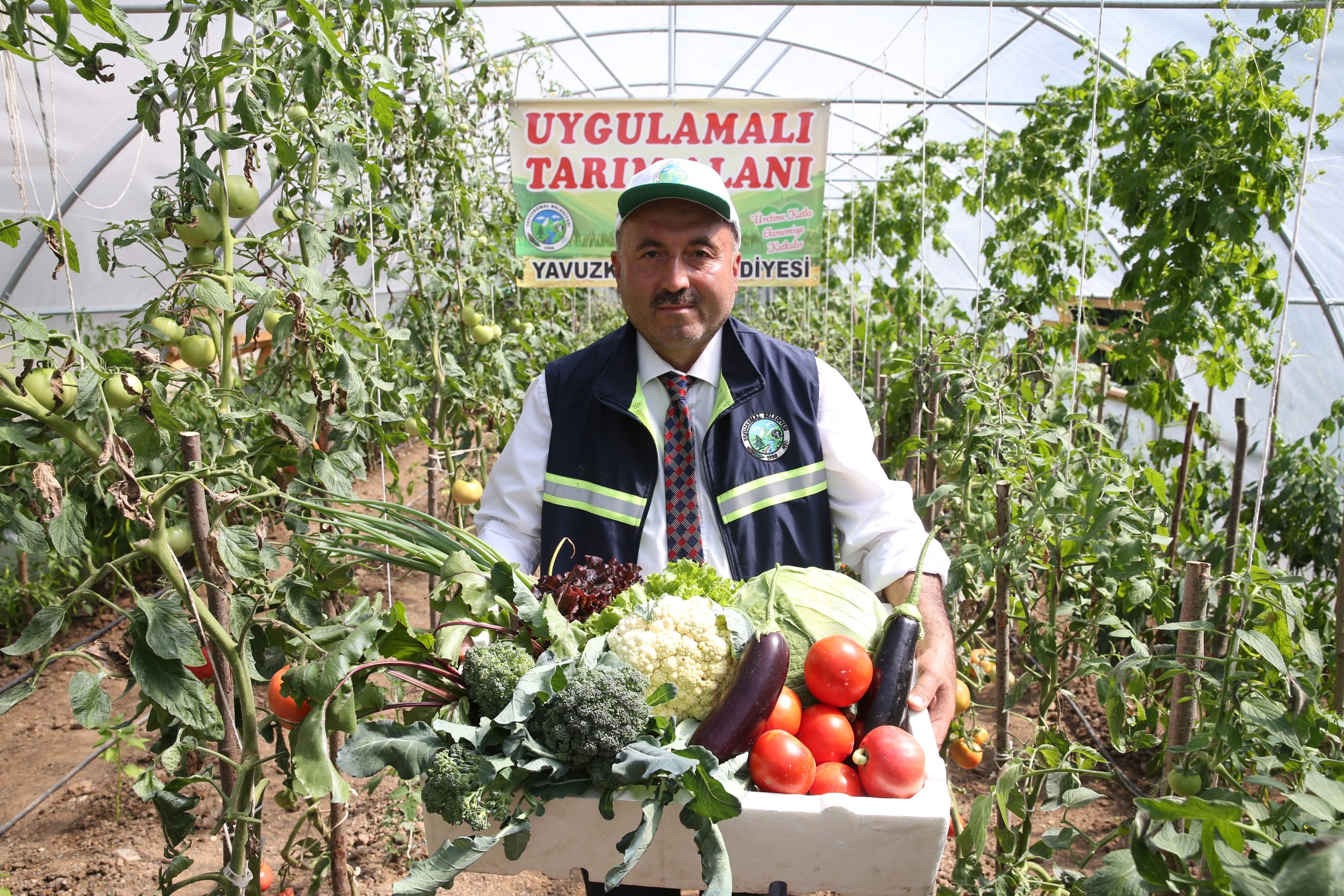 Belediye Başkanı Halkı Örnek Uygulamalarla Tarıma Yönlendiriyor