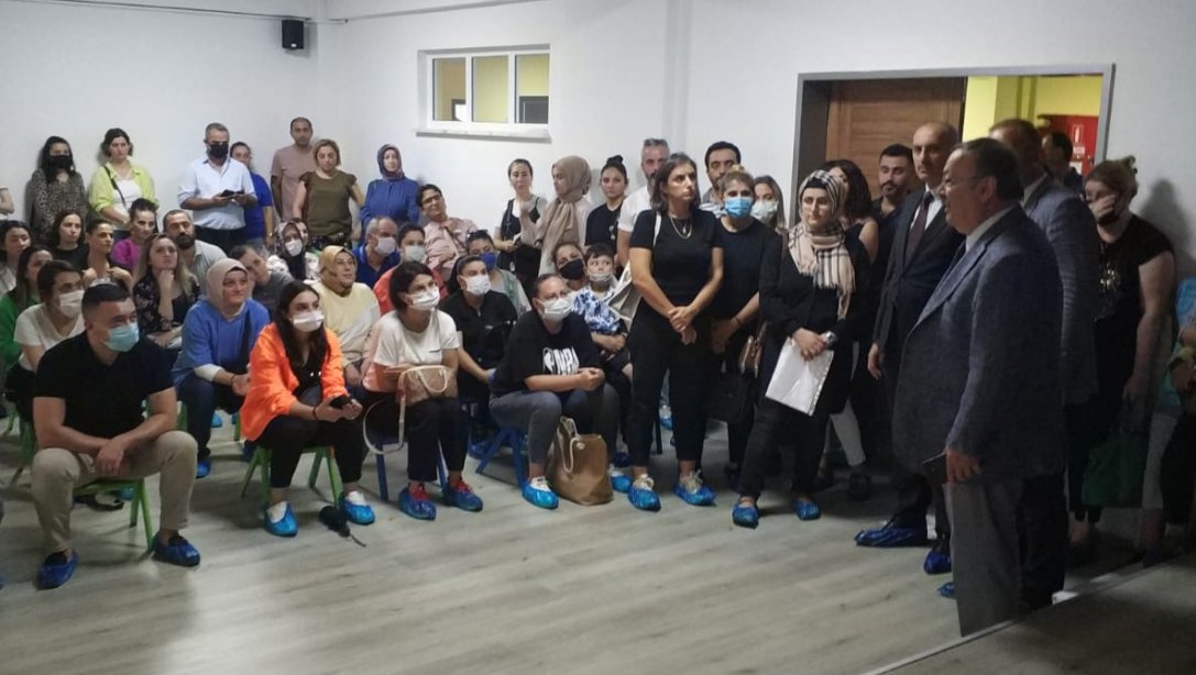 Müdür Tosunoğlu, uyum haftasında okulları ziyaret etti