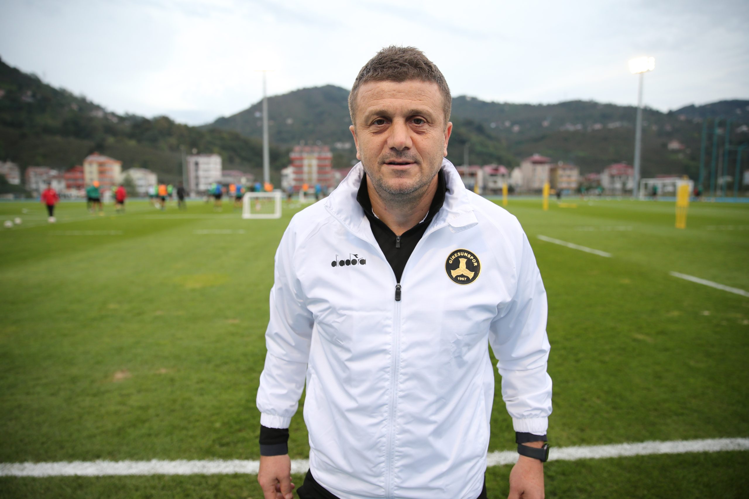 Giresunspor Teknik Direktörü Hakan Keleş, ligdeki hedeflerini açıkladı: “Bu sezonki hedefimiz ilk 10 içerisinde olmak. Bu hedefe ulaşmak için de elimizden geleni yapıyoruz”