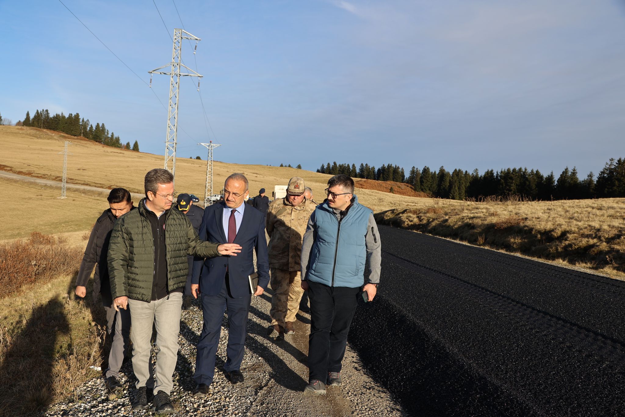 Vali Ünlü, Yeşil Yol Projesi Kapsamında Yapılan Asfalt Yol Çalışmalarını İnceledi