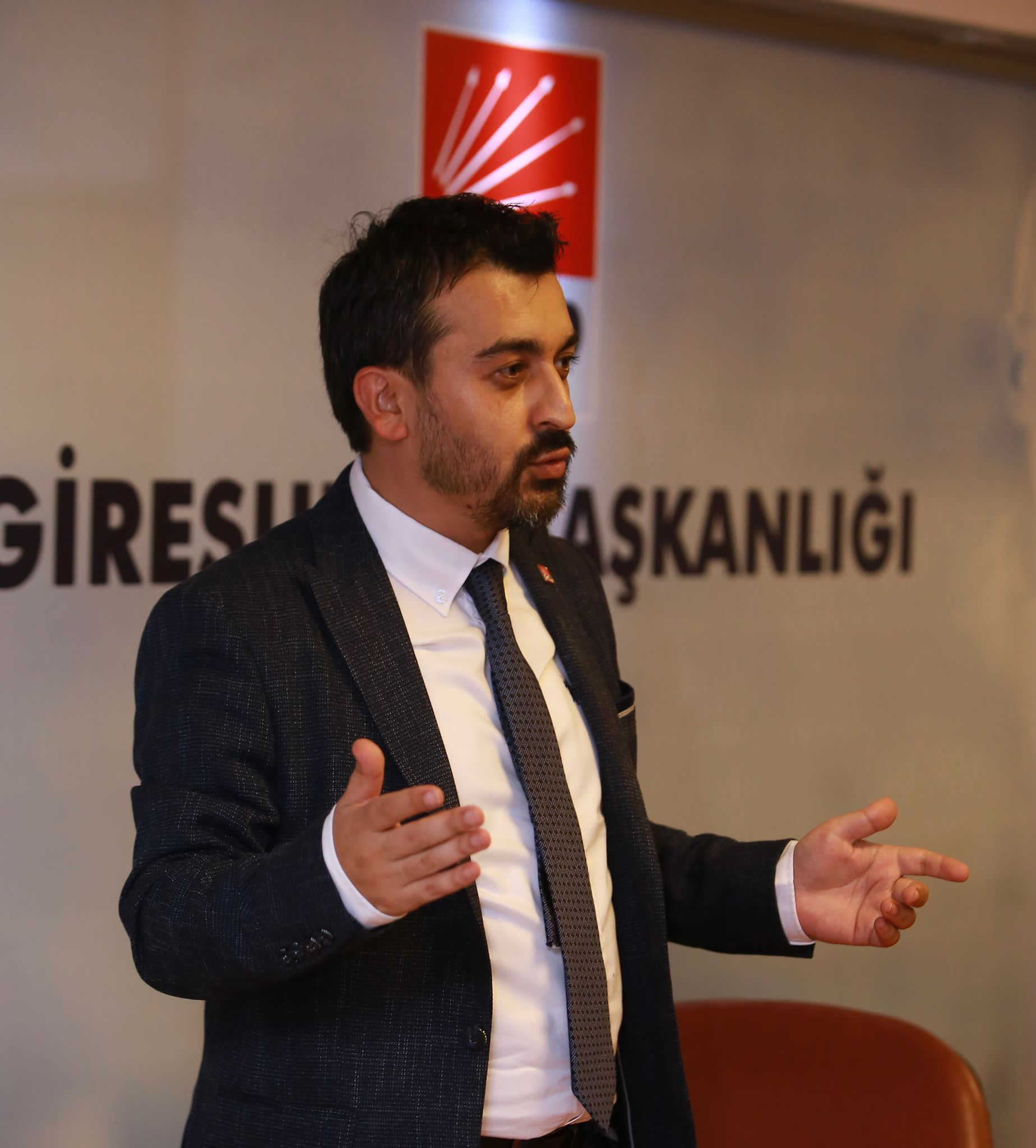 “Usulsüzlük Hem Belediyeyi Hem Esnafı Tüketiyor”