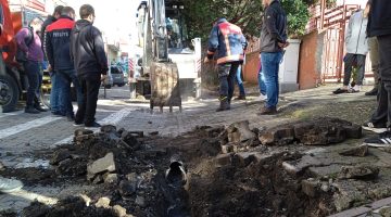 Giresun’da su tahliye borusuna sıkışan köpek yavrusu kurtarıldı