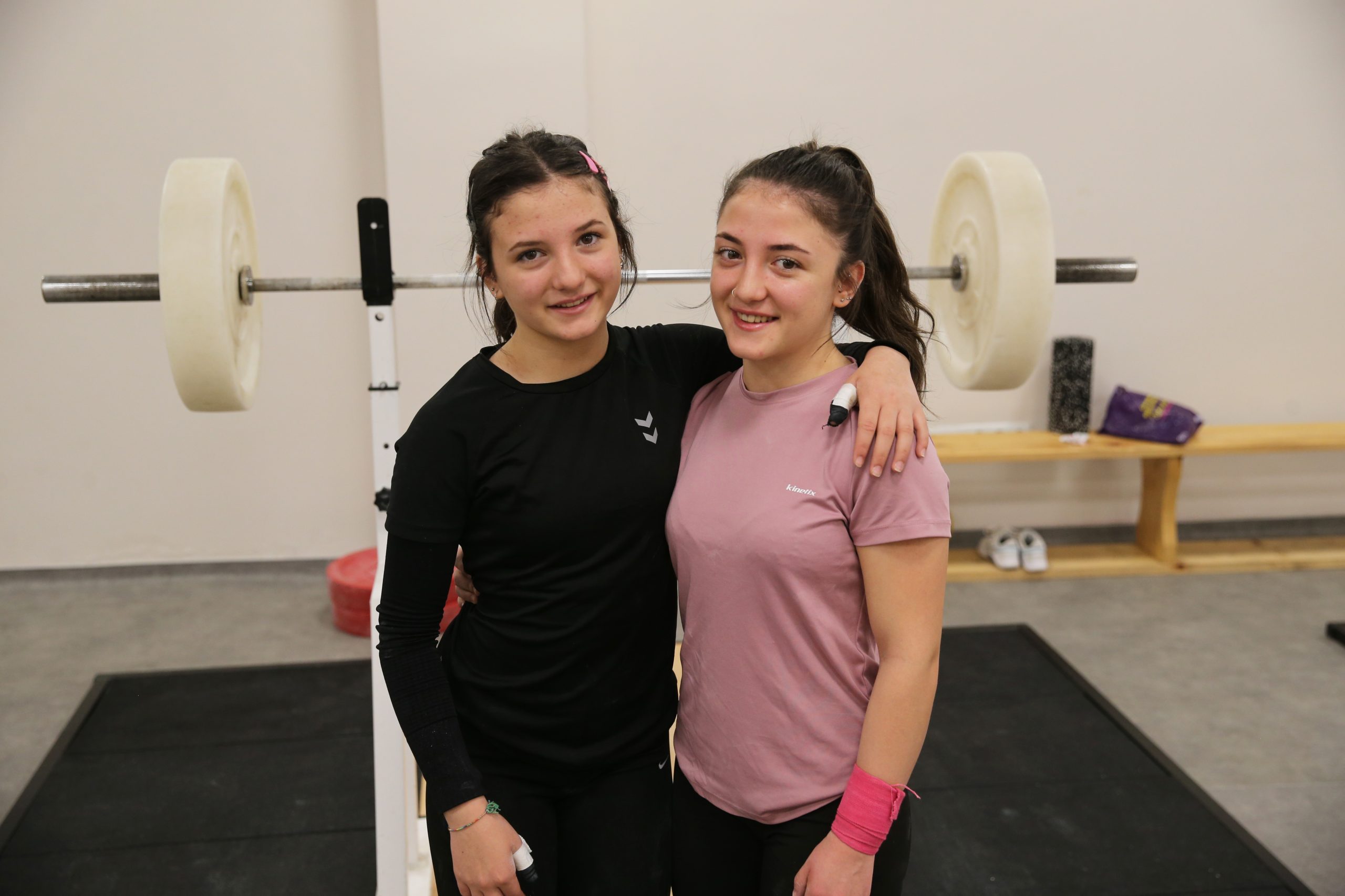 Milli halterci Aysu Bektaş, dünya ve Avrupa şampiyonu ablasının izinden gidiyor