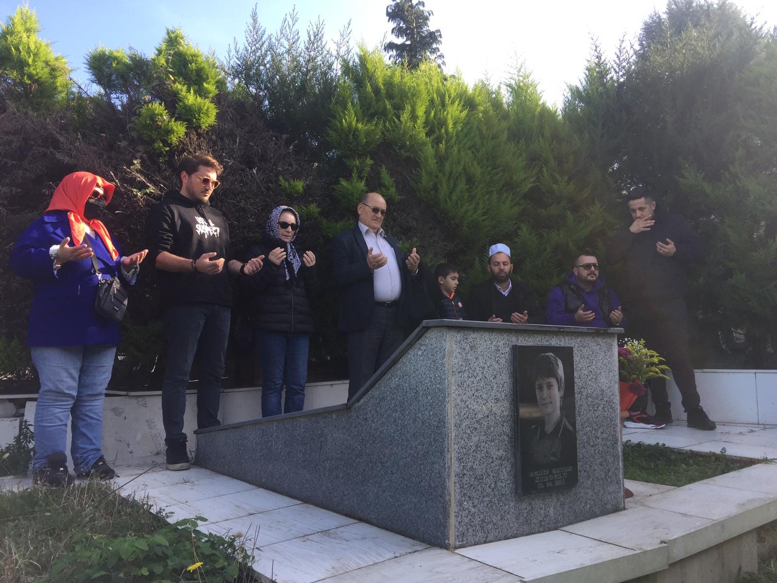 DENİZ SAVAŞ KIROĞLU 26.YAŞ GÜNÜNDE DUALARLA ANILDI
