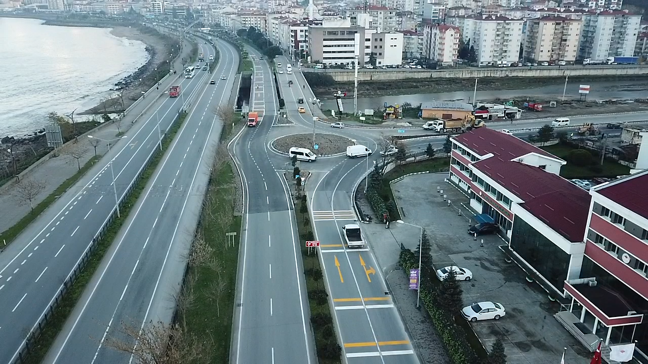 Batlama Yoluna Modern Dönel Kavşak Yapıldı