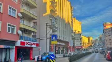 Yaya Güvenliği İçin Uyarıcı Trafik Levhaları Takılıyor