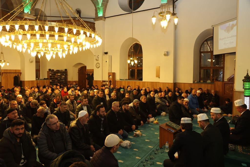 Regaip Kandili Dualarla İdrak Edildi