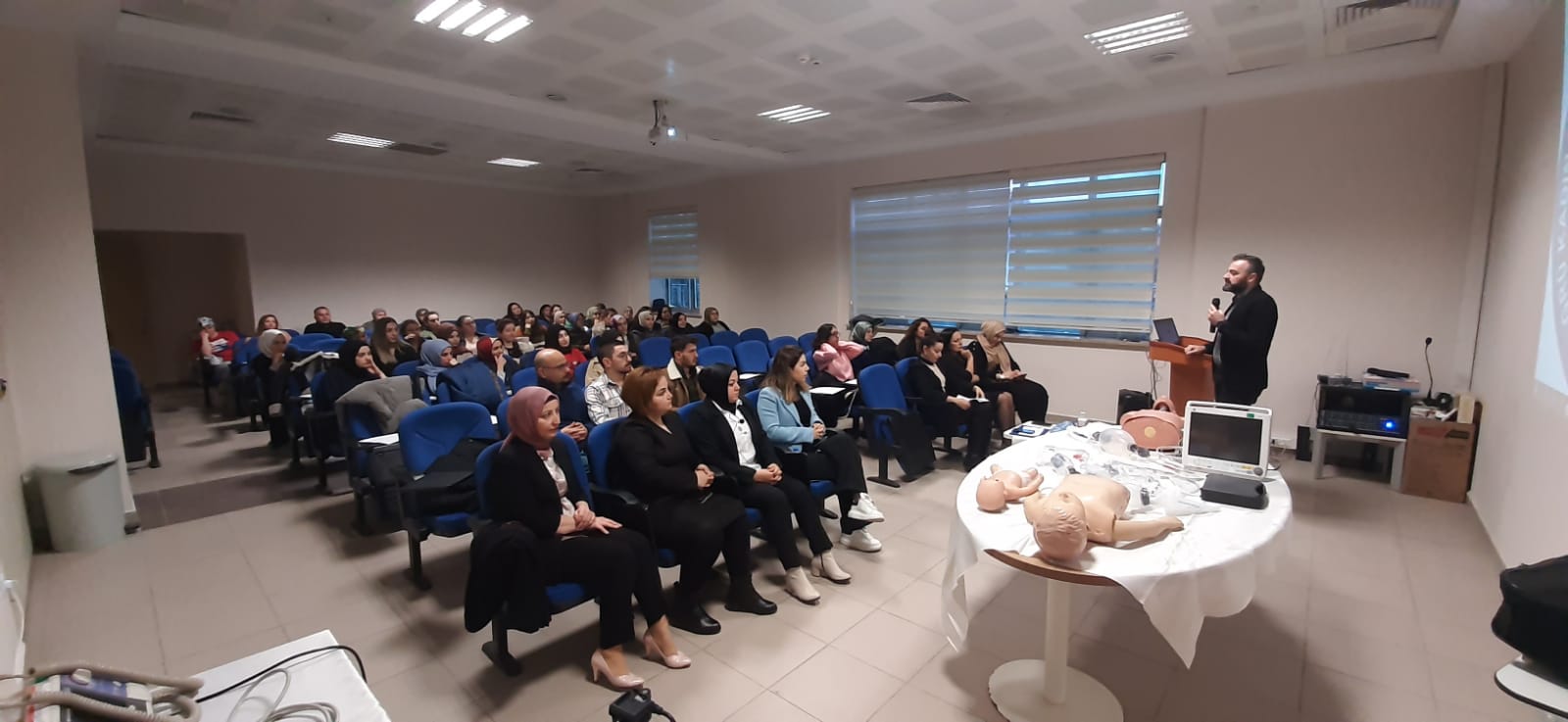 Pediatride Acil Yaklaşımlar Sempozyumu Yapıldı