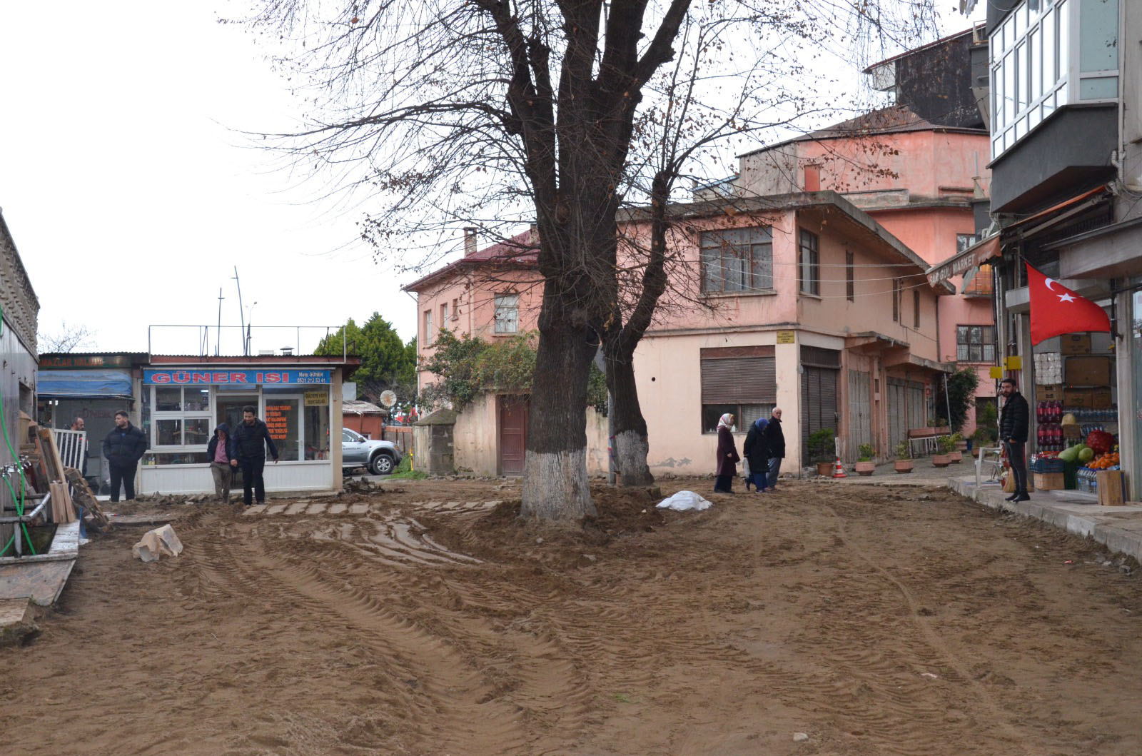 Bulancak’ta Orta Cami’nin Çevresi Düzenleniyor